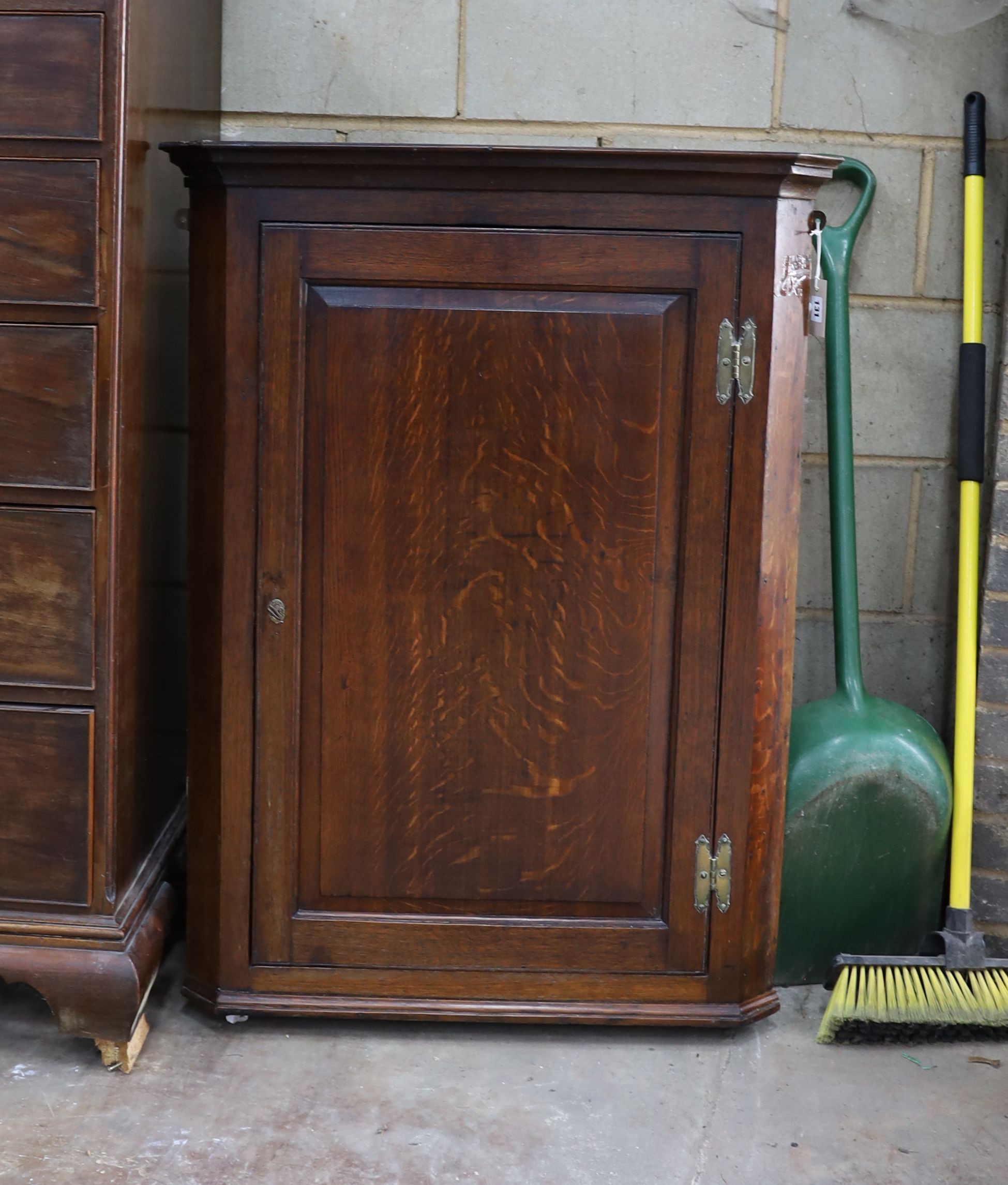 A George III oak hanging corner cabinet, width 83cm, depth 43cm, height 112cm